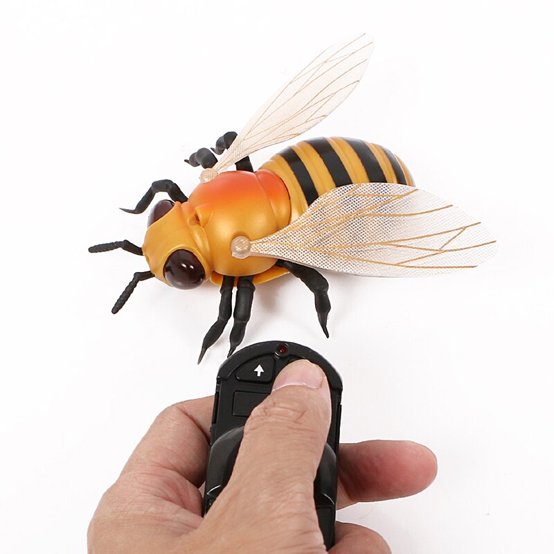 RC Insects Model Simulation RC Infrared Induction Insect Toys Scary Tricky Fly Bee Ladybug Toy