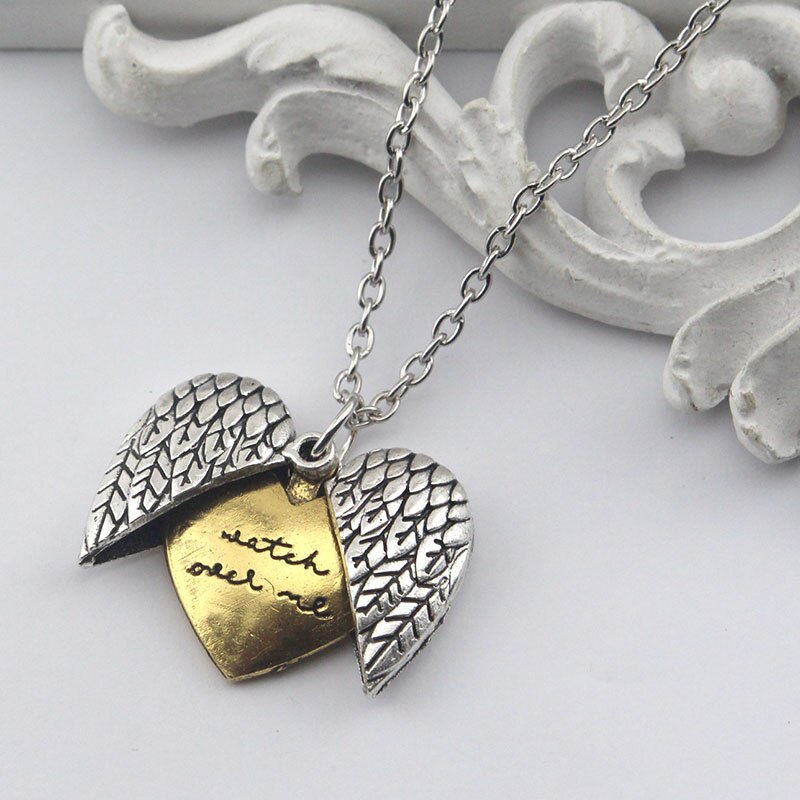 Vintage Stijl Unisex Engelenvleugels Liefde Hart Hanger Ketting Kan Openen Carving Letters Horloge Over Me Kettingen Voor Mannen Vrouwen