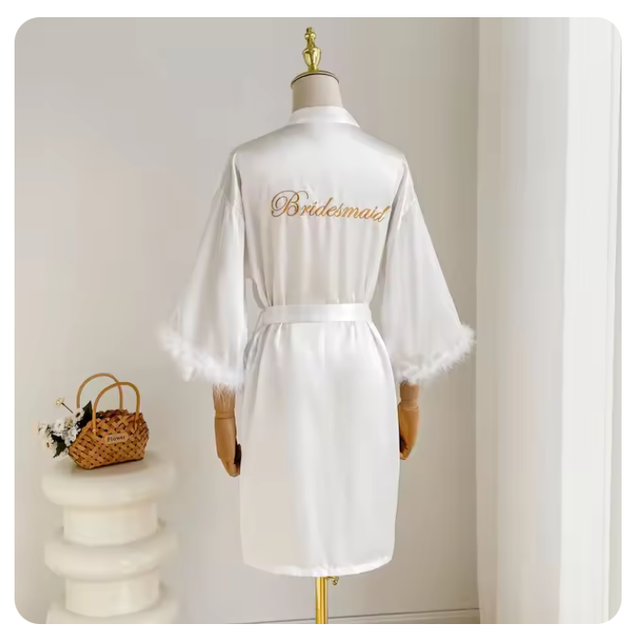 Peignoir en satin blanc avec plumes pour femme, robe de mariée, kimono sexy pour demoiselle d'honneur, quel que soit le court, peignoir pour patients, InDispensLingerie: Ivoire