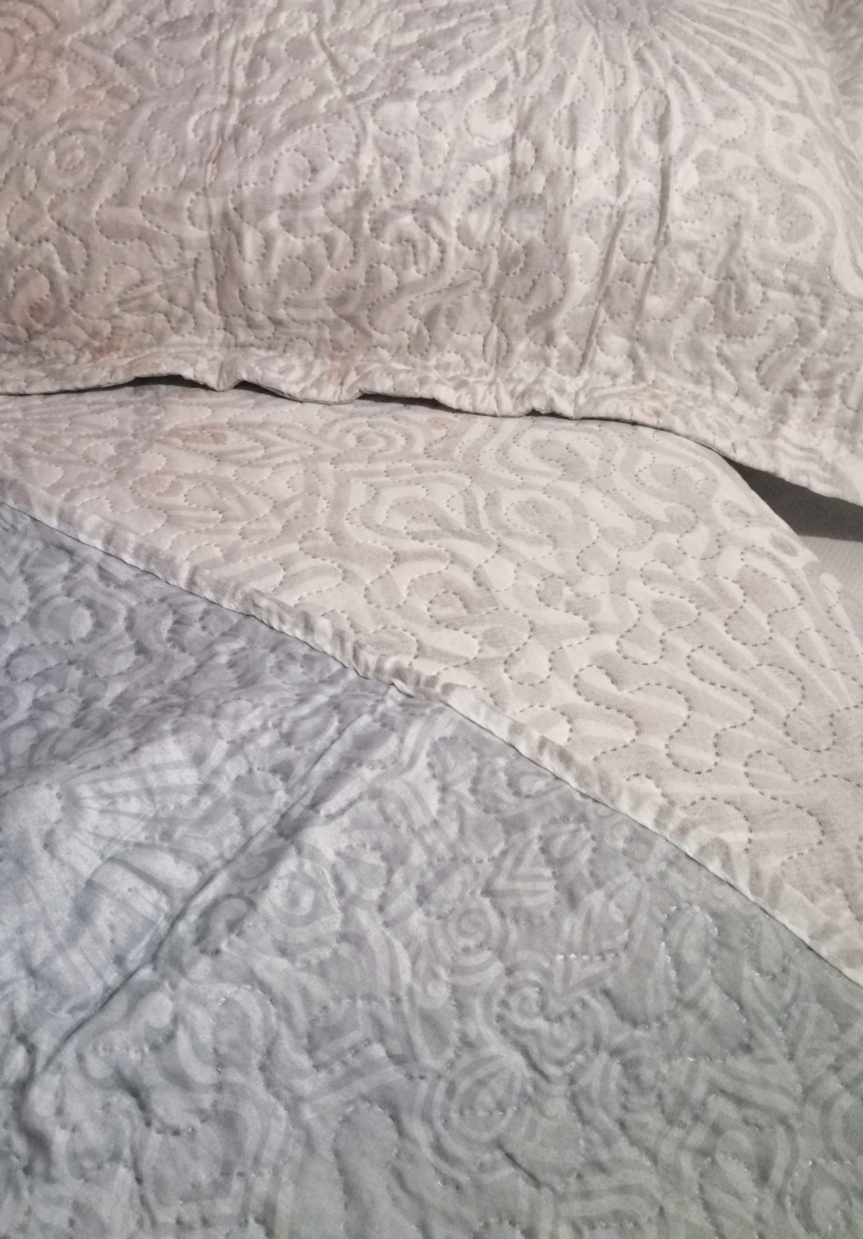 Couette d'été réversible en tissu bleu, rapport /prix exceptionnel.