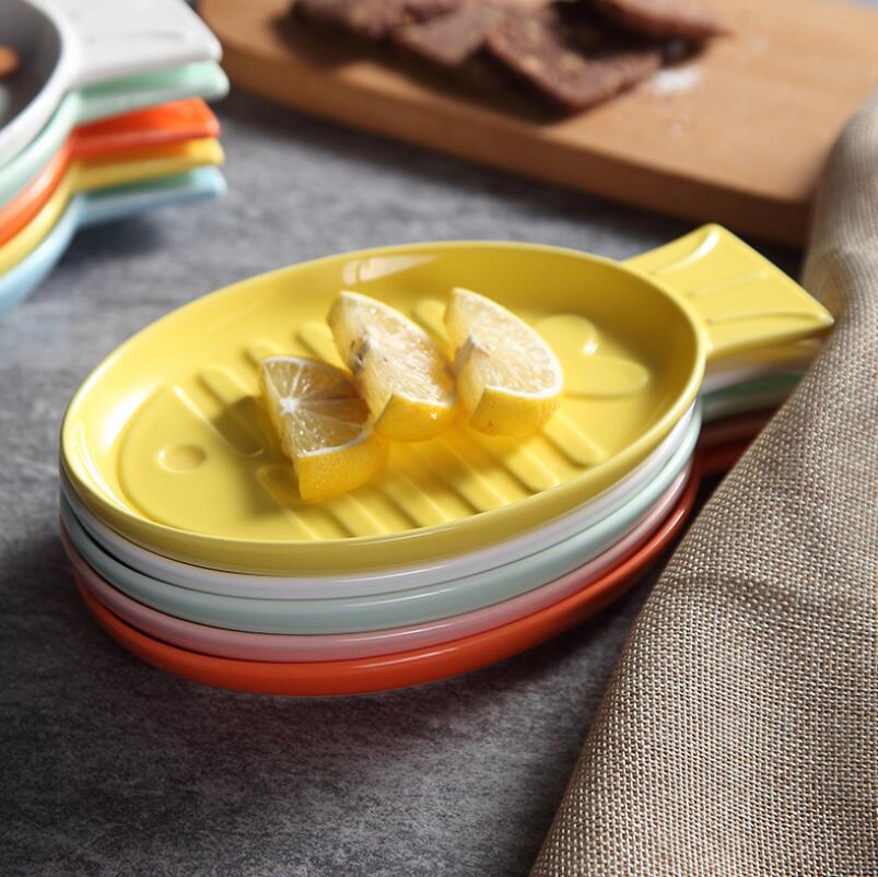Plato de cerámica con forma de pez, accesorios de mesa vidriados plato para salsa de soja, suministros para restaurante, bandeja para vajilla de postre para niños