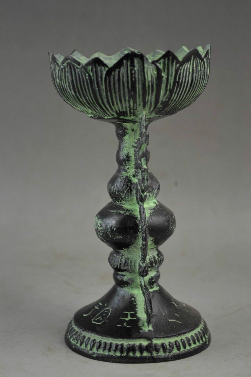Bronce chino tallado con dragones y lotus noble candelabro