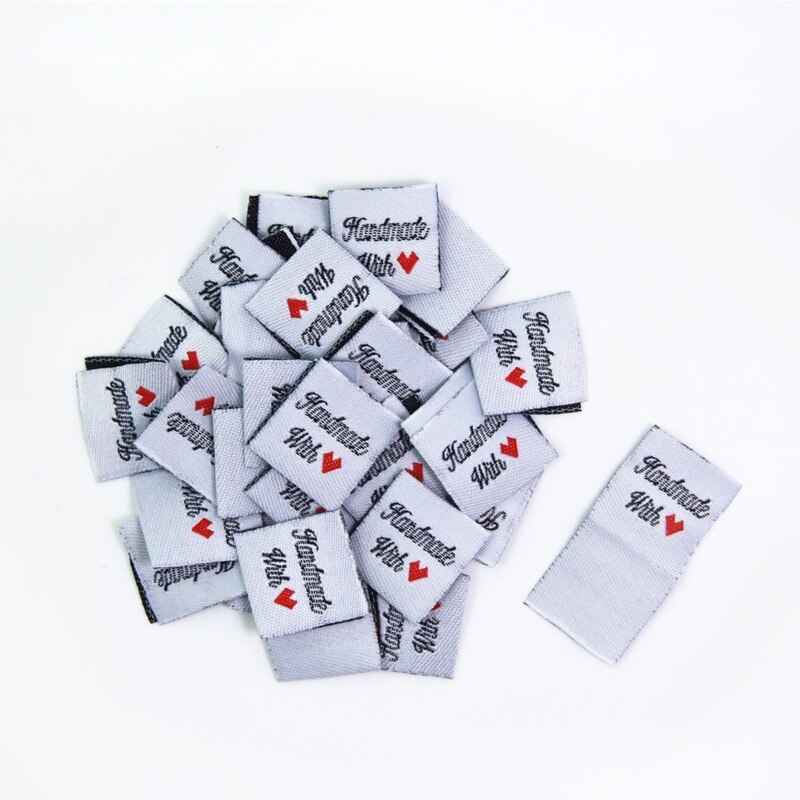 100Pcs Handmade Mit Liebe Kleidung Etiketten Geprägte Tags DIY Flagge Etiketten Für Garment Nähen Zubehör