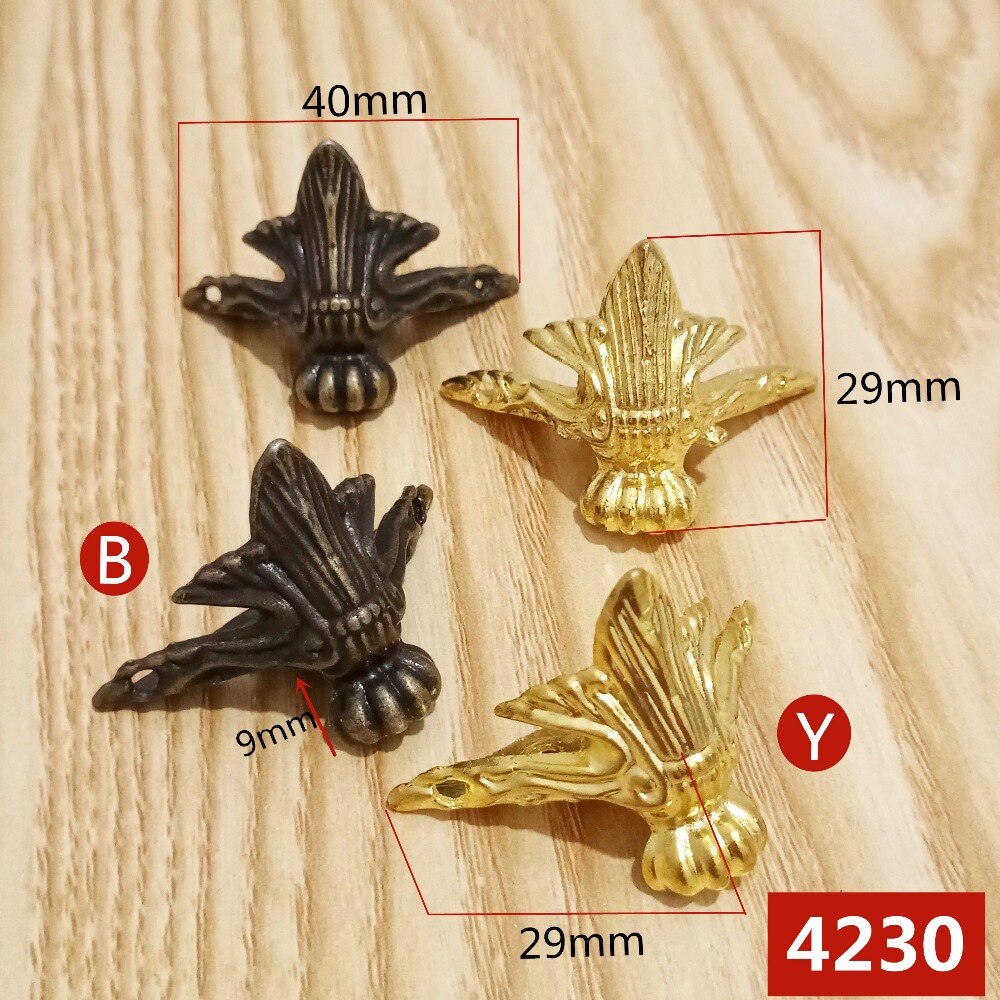 4 stk/parti 40 x 29mm kassefødder i zinklegering antik gyldent trækassefødder ben hjørnebeskytter trekant udskåret dekorativt beslag