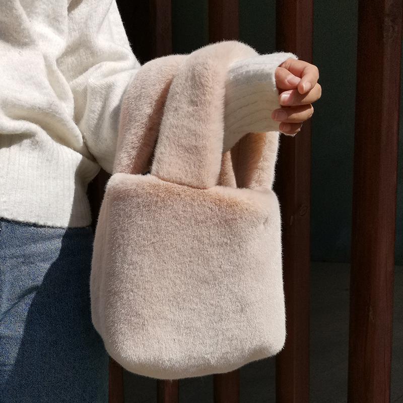 Winter Fluffy Bag For Women Versatile Faur Fur Messenger Shoulder Bag Plush Shopping Totes Cute Plush Small Handbag: Apricot