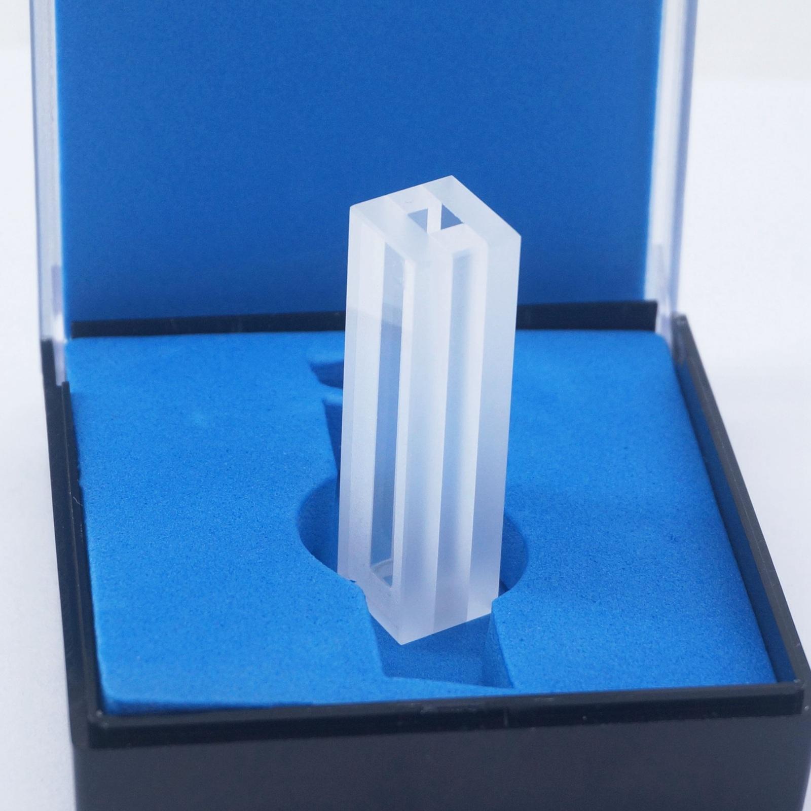 560ul 4mm Weg 2-weg Licht Quarz-Küvetten Mit Deckel Fluoreszenz Spektralfotometer Durchlässigkeit 80% Säure Alkali Widerstehen