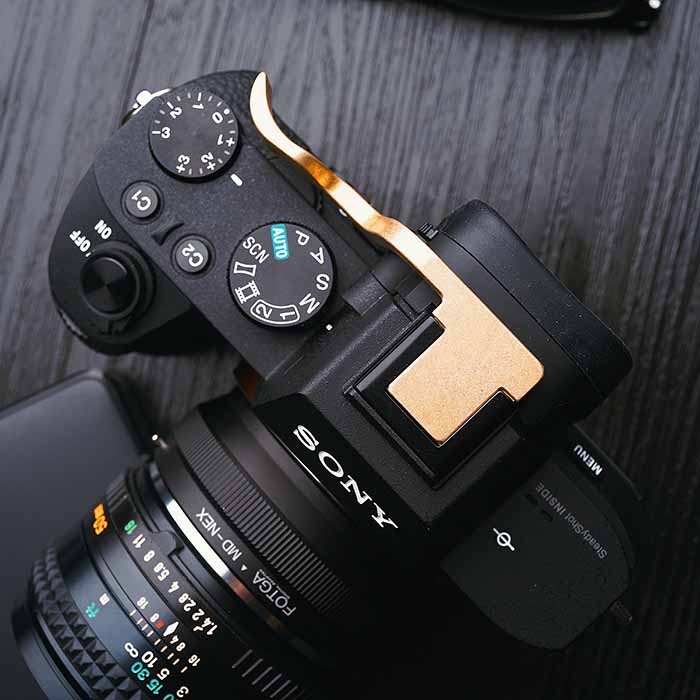 Brass Thumb Rest Thumb Grip Shoe Cover For Sony a9 A7m3 A7RIII ILCE-7RM3 A7R MKIII Sony A7RII A7II A7M2 Alpha7R II