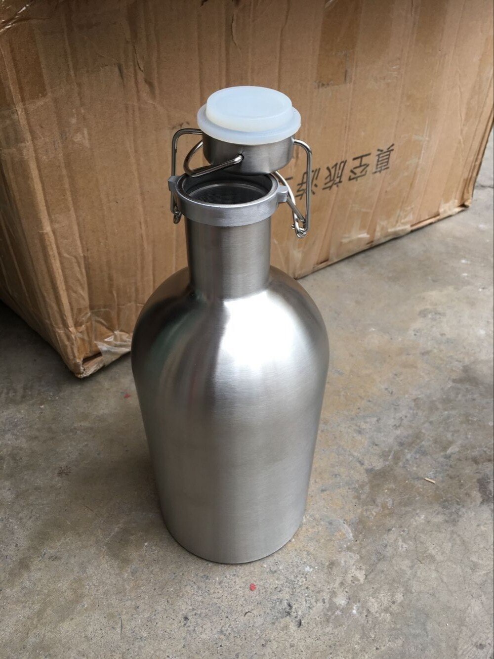 2L stal nierdzewna Homebrew piwo malkontent z wieczko na zatrzask na górze na zewnątrz