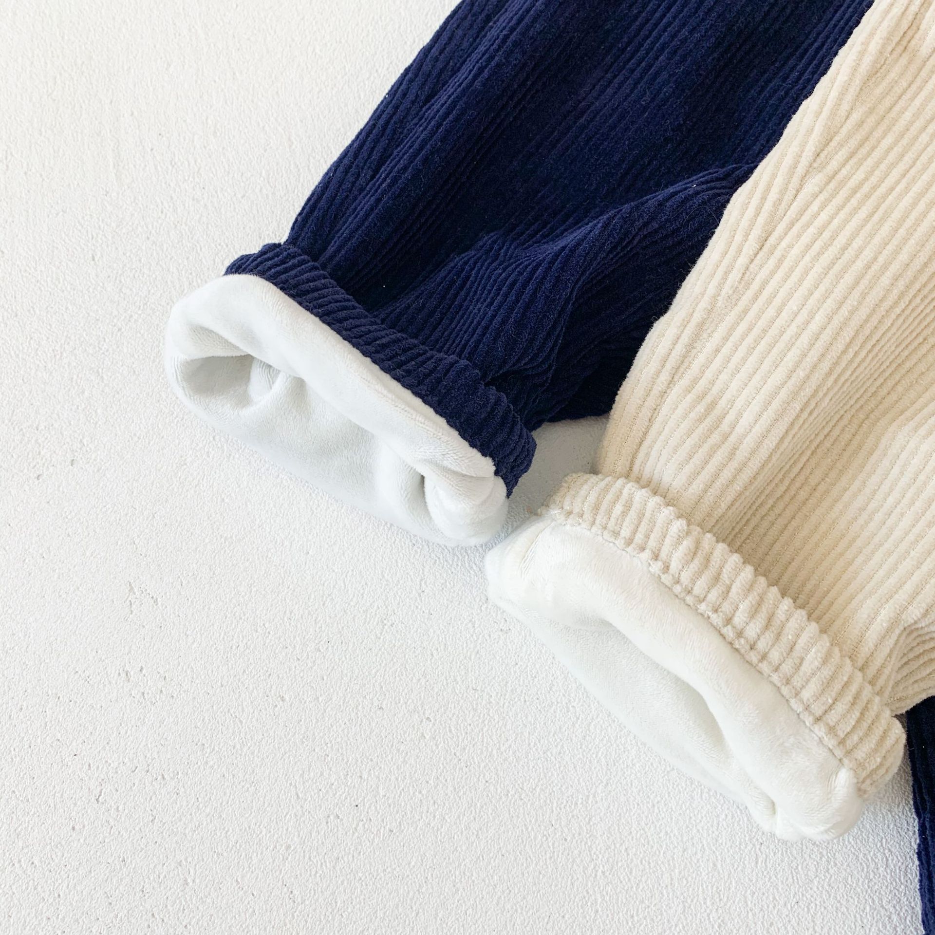 Kinderen casual elastische taille pure katoenen corduroy broek baby effen kleur plus fluwelen broek jongens en meisjes winter warme broek