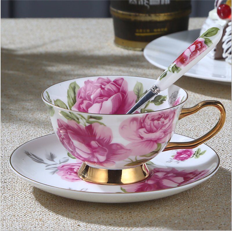 Europæisk stil kaffekop sæt latte keramik ben kina te kopper med blomstermønster til britisk eftermiddag sort high tea: Velstående pæon