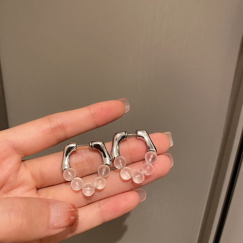 YANGLIUJIA Pendientes de perlas de metal Estilo europeo y americano Pendientes de tuerca de con personalidad Accesorios de boda de viaje para chica: Rodio plateado