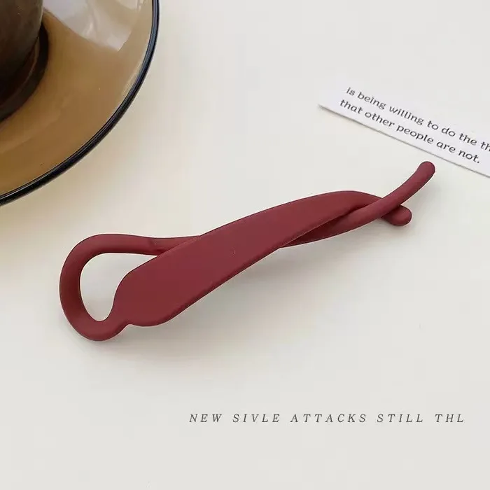 Épingle à cheveux minimaliste française et coréenne toute neuve pour l'arrière de la tête, pince à cheveux élégante de couleur unie, accessoire de cheveux simple et chic: Rouge