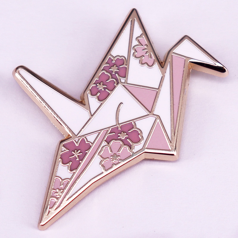 Origami hård emalje nål sakura papir kran badge hat rygsæk dekoration smykker