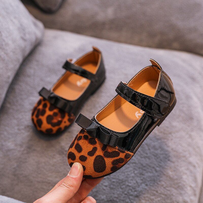 Moda Leopardo Meninas das Crianças Sapatos de Couro Sapatos Único 2019 Primavera e No Outono Novo Arco Suave Casual Crianças Meninas Princesa sapatos