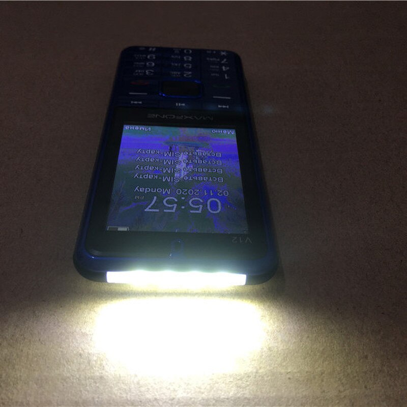 Maxfone  v12 mobiele telefoon met drukknoppen, 2.8 inch quad-sim toetsenbord, bluetooth zaklamp,  mp3 radiocamera, bighorn 4 sim-telefoon