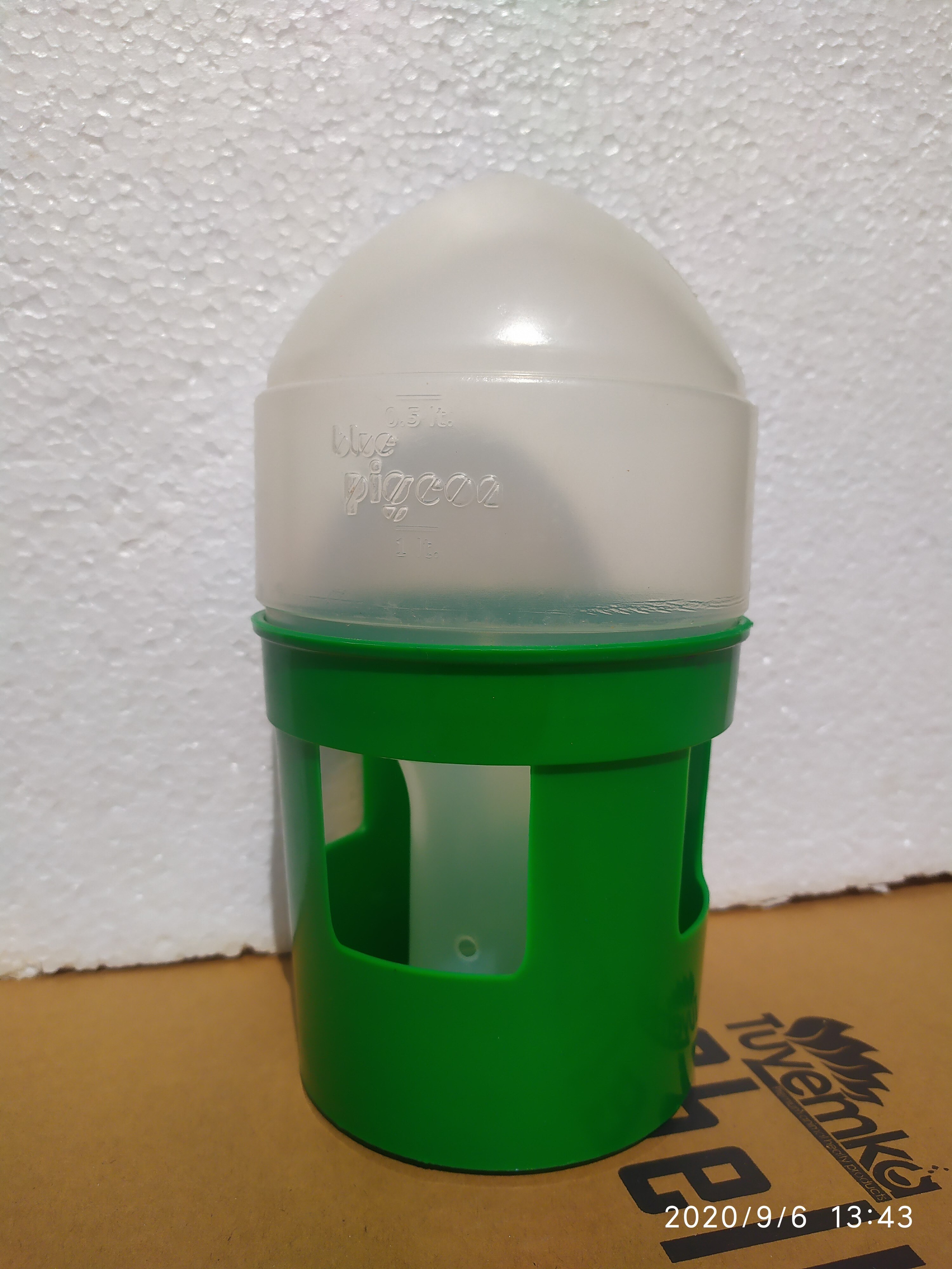 Duiven Vogels Drinker Water Feeder 1L Plastic Container Pot 1Pc Plastic Drinker