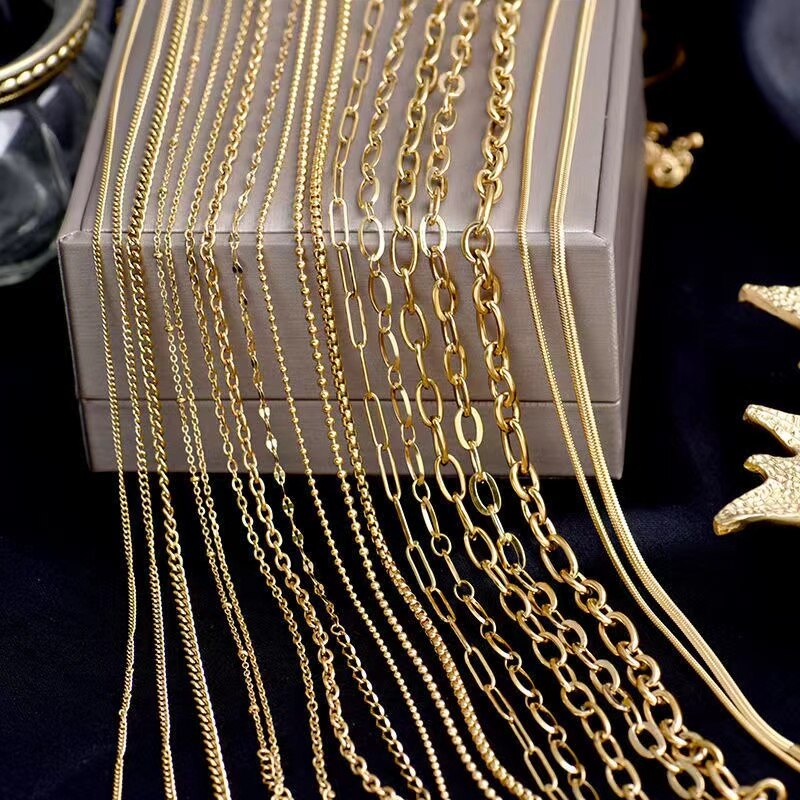 Catena di serpenti neutri di moda da donna catena di clavicola stile semplice catena in acciaio inossidabile a spina di pesce torsione catena d&#39;oro senza collana pendente