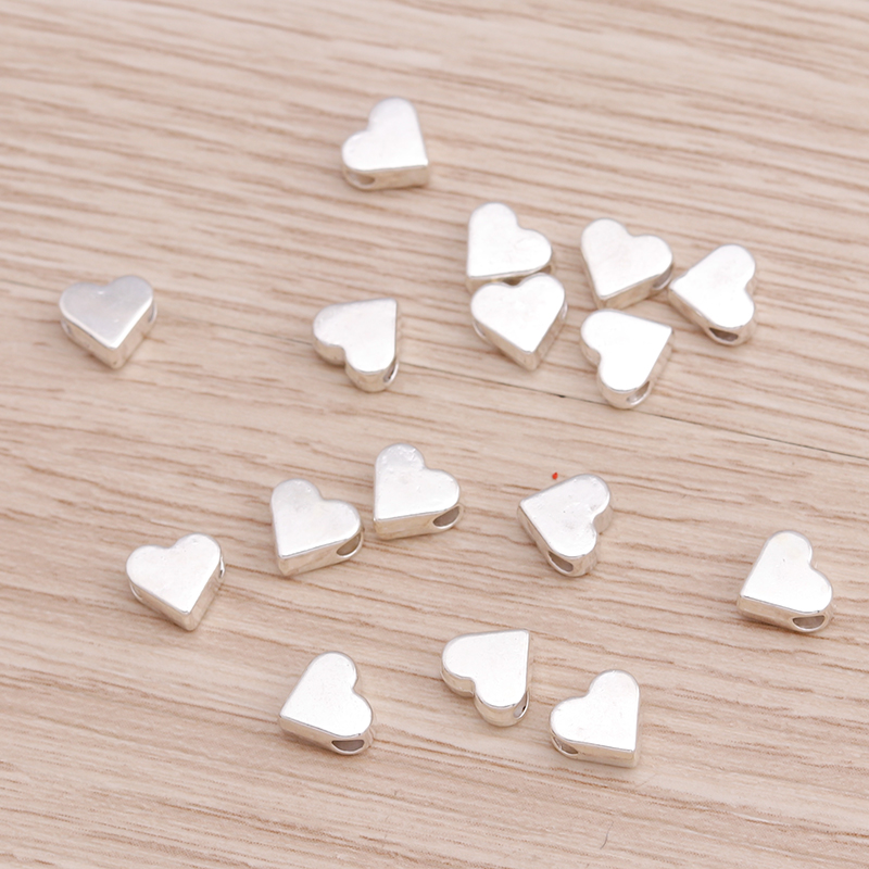 Leslie 100 Stück kleine hohle Herzen-Anschlüsse, Perlen für DIY-Armbänder, Halsketten, Gold, Silber, Farbe, Reize, Schmuckherstellung: Gold-farbe