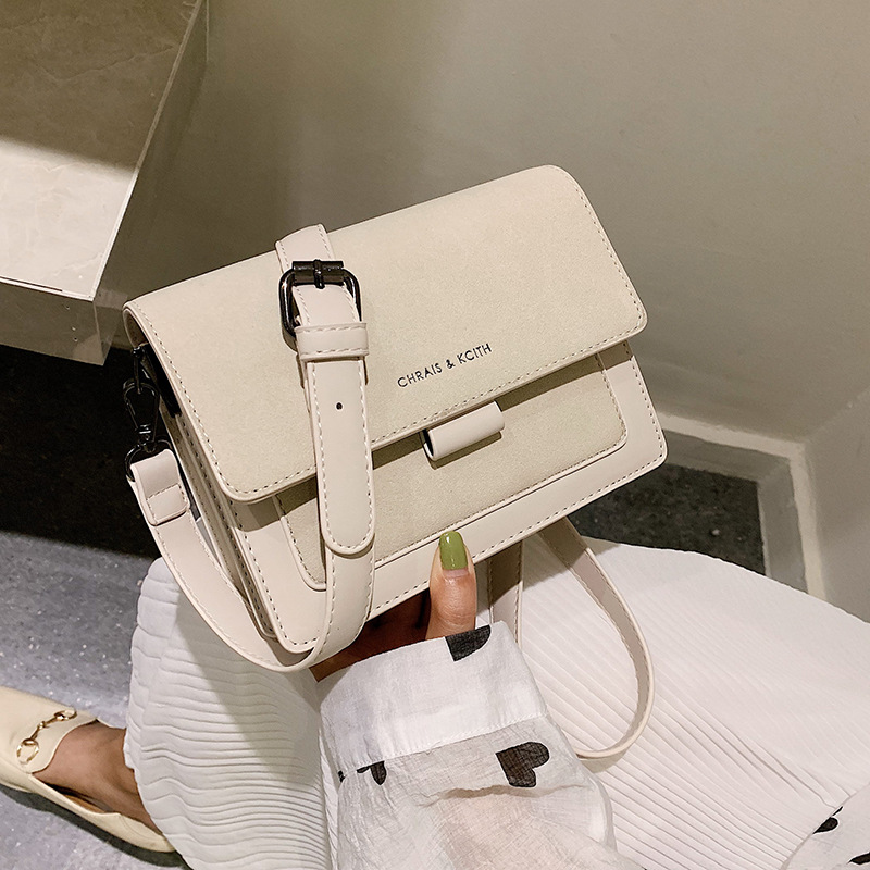 Petit sac carré chic pour femme, large bandoulière, polyvalente, sac messager unique initié, sac tendance: WHITE