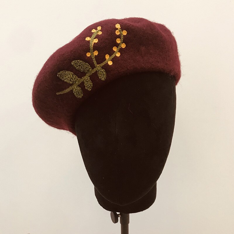 Klassieke Gebreide Warme Zachte Winter Baretten Geborduurde Bladeren Bloem Vrouwen Hoeden Wol Beanie Hoed Dames Franse Hoed 9 kleur: Bungundy