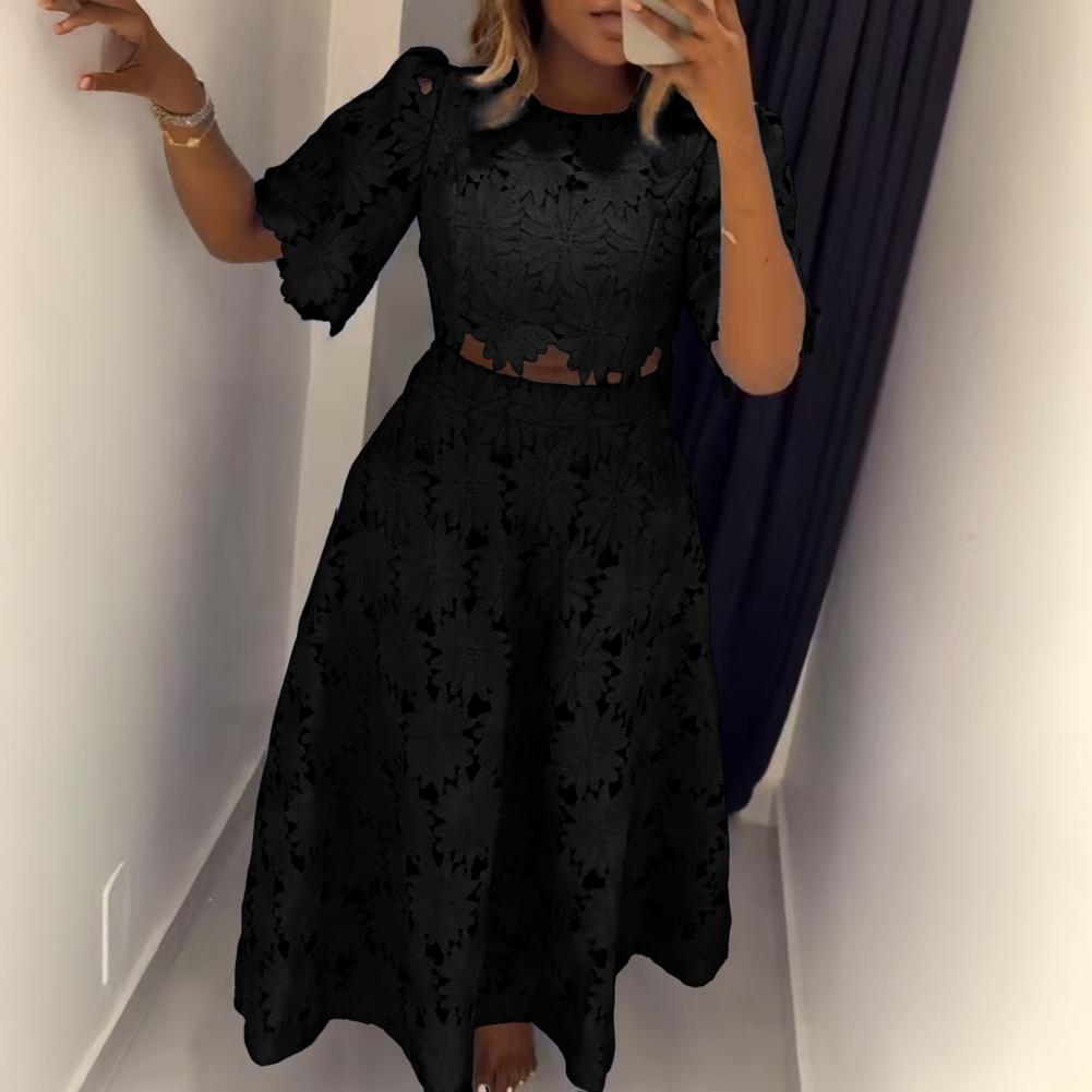 S 2 i fransk stil med o-hals, korte ermer, hul topp, halv bluse, avslappet dameskjørt, dress