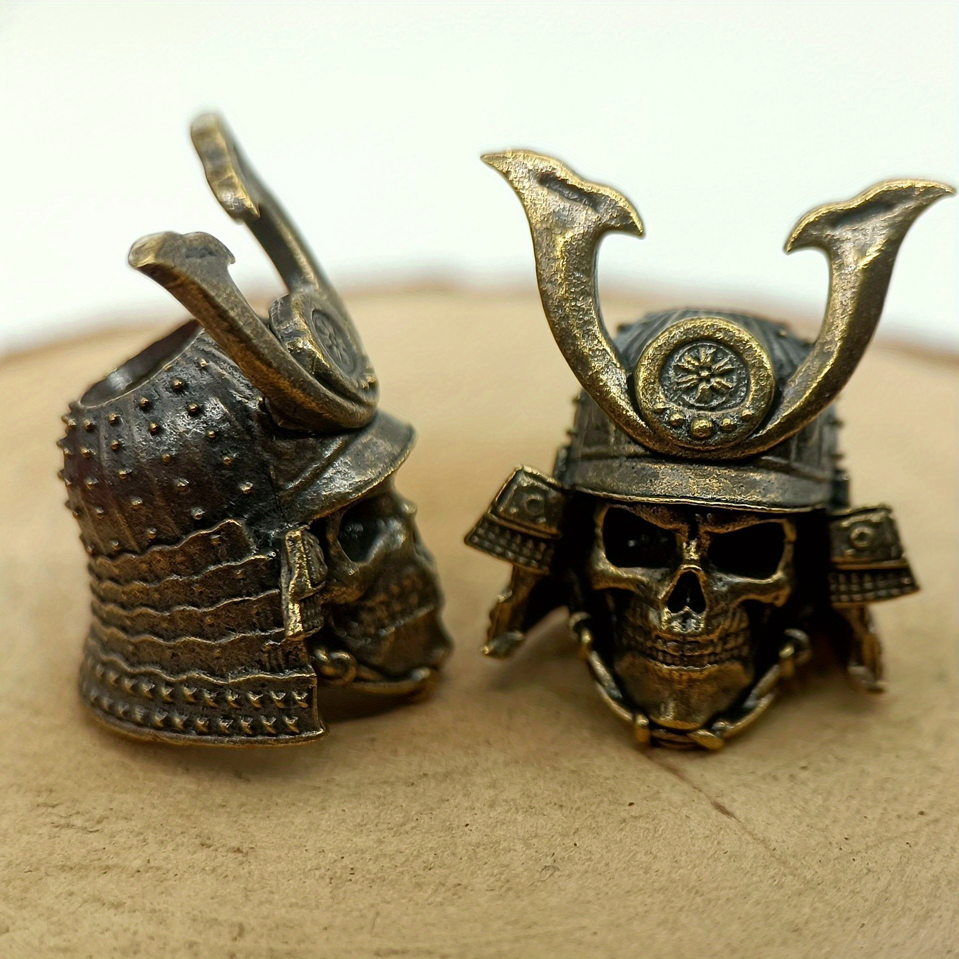 Contas de Latão com Design de Cabeça de Caveira de Samurai para Capacete, Faca, Paracord, EDC, Cordão de Faca, Pingente, Mochila, Pulseira, Colar e Chaveiro