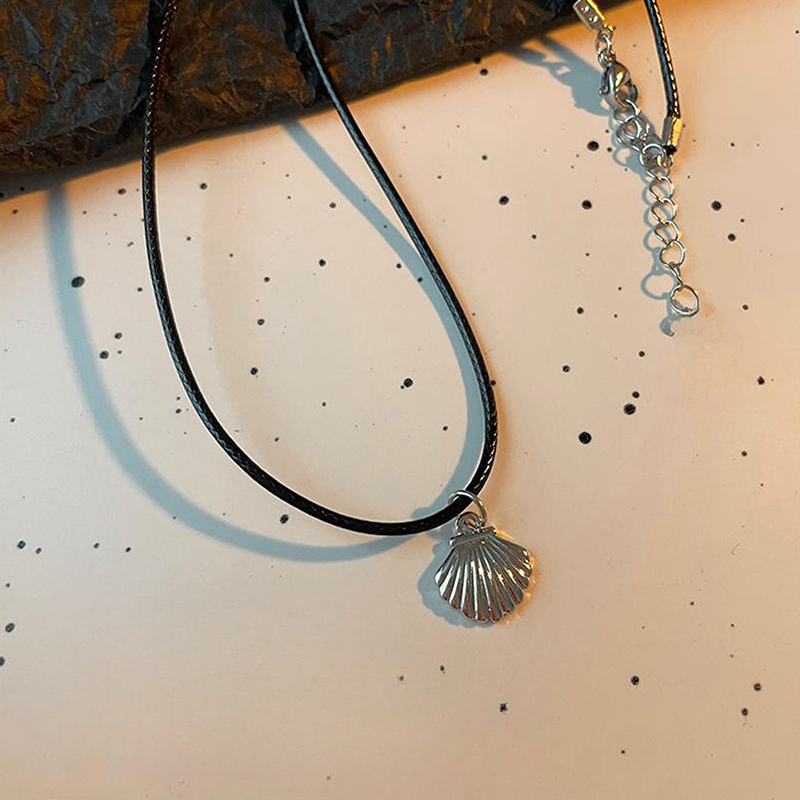 Collar con colgante de piedra marrón de cuero Vintage, gargantilla apilable, cadena de clavícula con temperamento para mujer y niña, collar de Otoño Invierno: Latón Plateado