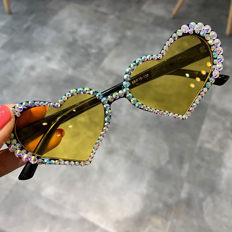 Vintage hjerte solbriller kvinner luksus rhinestone dekorasjon cat eye solbriller menn briller oculos klare briller: Gul