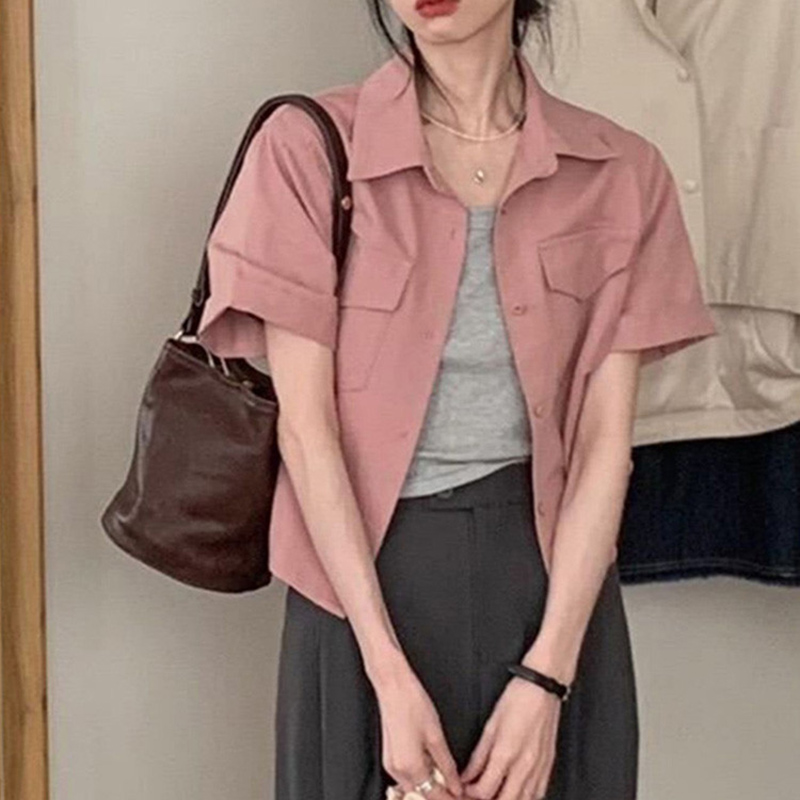 Koreanske kortærmede lyserøde skjorter til kvinder sommer løs knappet cropped frakke dame vintage enkel all-match bluse dame: M / Lyserød