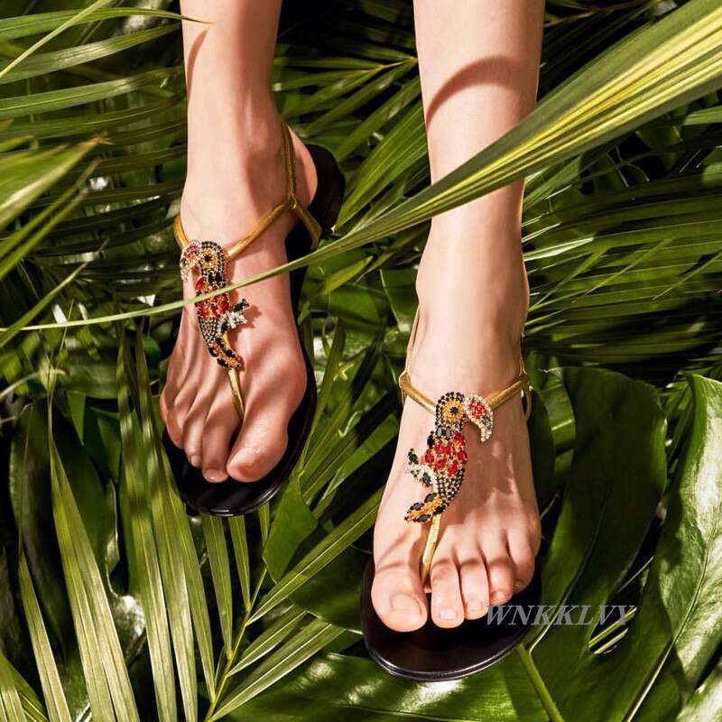 Sandalias planas de verano para mujer, chanclas elegantes con diamantes de imitación, clip dedos de cristal, playa, vacaciones junto al mar