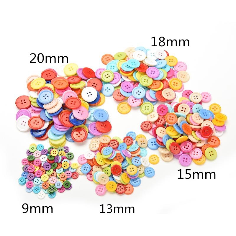 100PCS Mix Forma Ci Sono Un Sacco di Colori FAI DA TE Scrapbooking Cartoon Bottoni Plastica Bottoni Per Bambini Indumento di Cucito Nozioni Giocattoli: 20 mm
