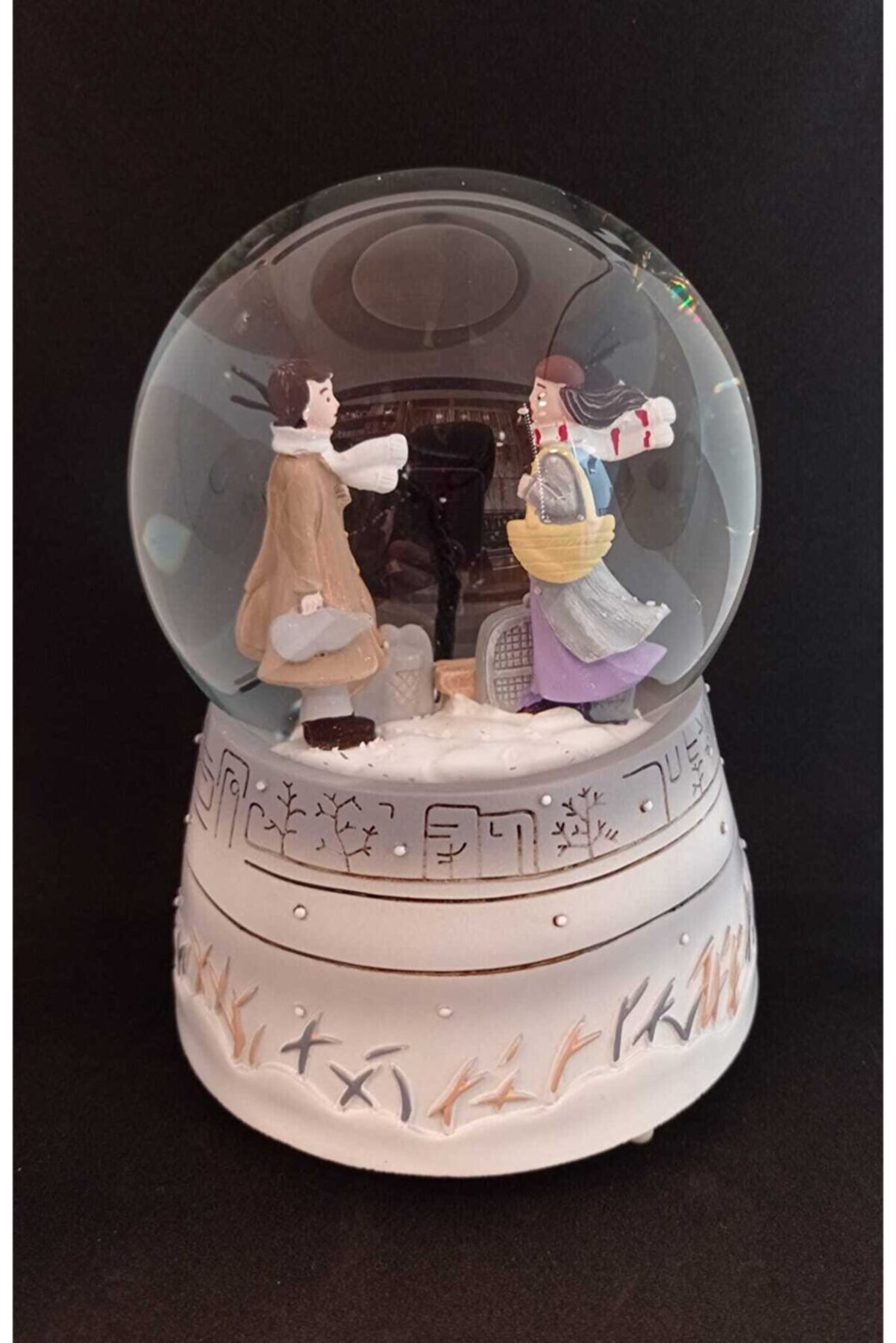 Automatic Spray Frozen Winter&#39;s Tale Snow Globe Decorative Balls Products Snow Globes with Illuminated Music Snow Balls