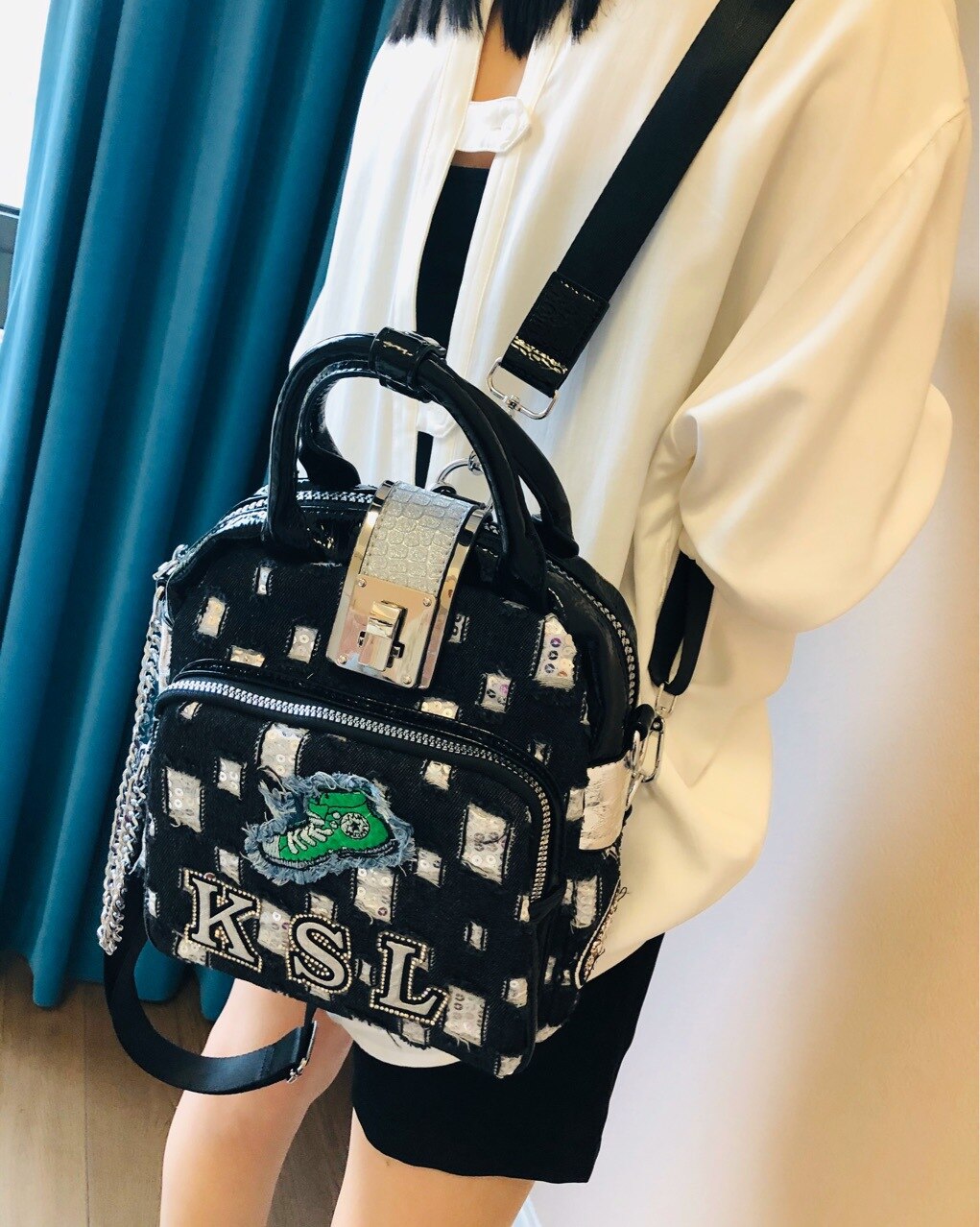 Damen-Rucksack aus lässigem Denim mit schimmernden pailletten Ich bin koreanischen stil, Ideal für Höhle alltag und als accessoire mit aufnähern und abzeichen.: Schwarz