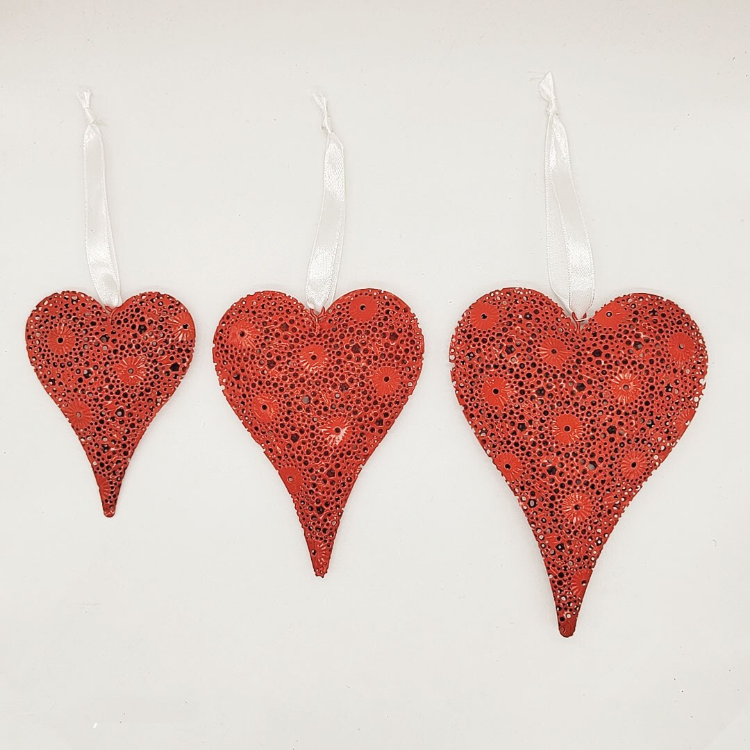 Metal Hollow Pattern Love Heart Wall Hanging Metal Crafts Wedding Props Valentine's Day Party Decoration Home Decor Ornaments: red 1pc / S 10x8x1.5 cm