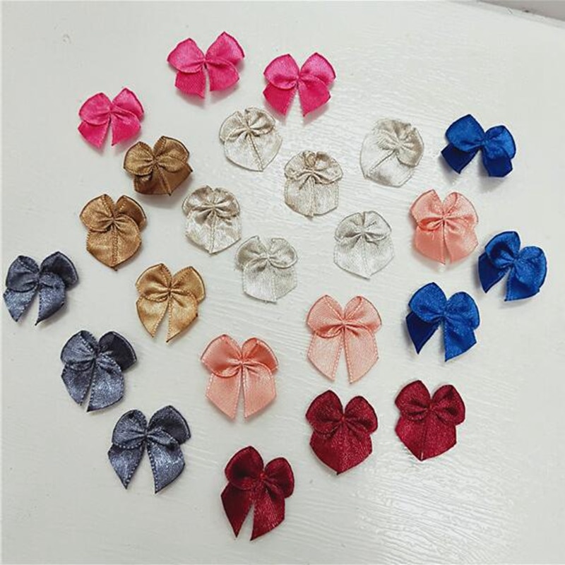 60st Zwart Satijnen Lint Strikjes, 5,08x6,35cm Zelfklevend Kleine Strik met Dubbelzijdige Tape Premade Mini Striksticker voor Cadeauverpakking Traktatiezakjes Bruiloft Feestdecoratie