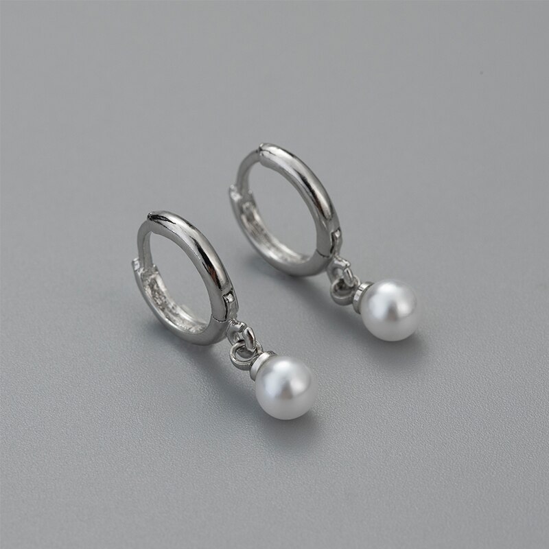Sipengjel moda coreano pérola pingente brincos para as mulheres redondo grânulo pequeno hoop brincos de jóias de casamento presente: SILVER