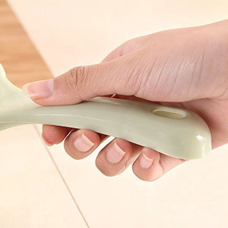 1Pc Long Handle Water Scoop Plastic Cooking Bathing Water Spoon Baby Children Bath Scoop Ladle Washing Hair Tool