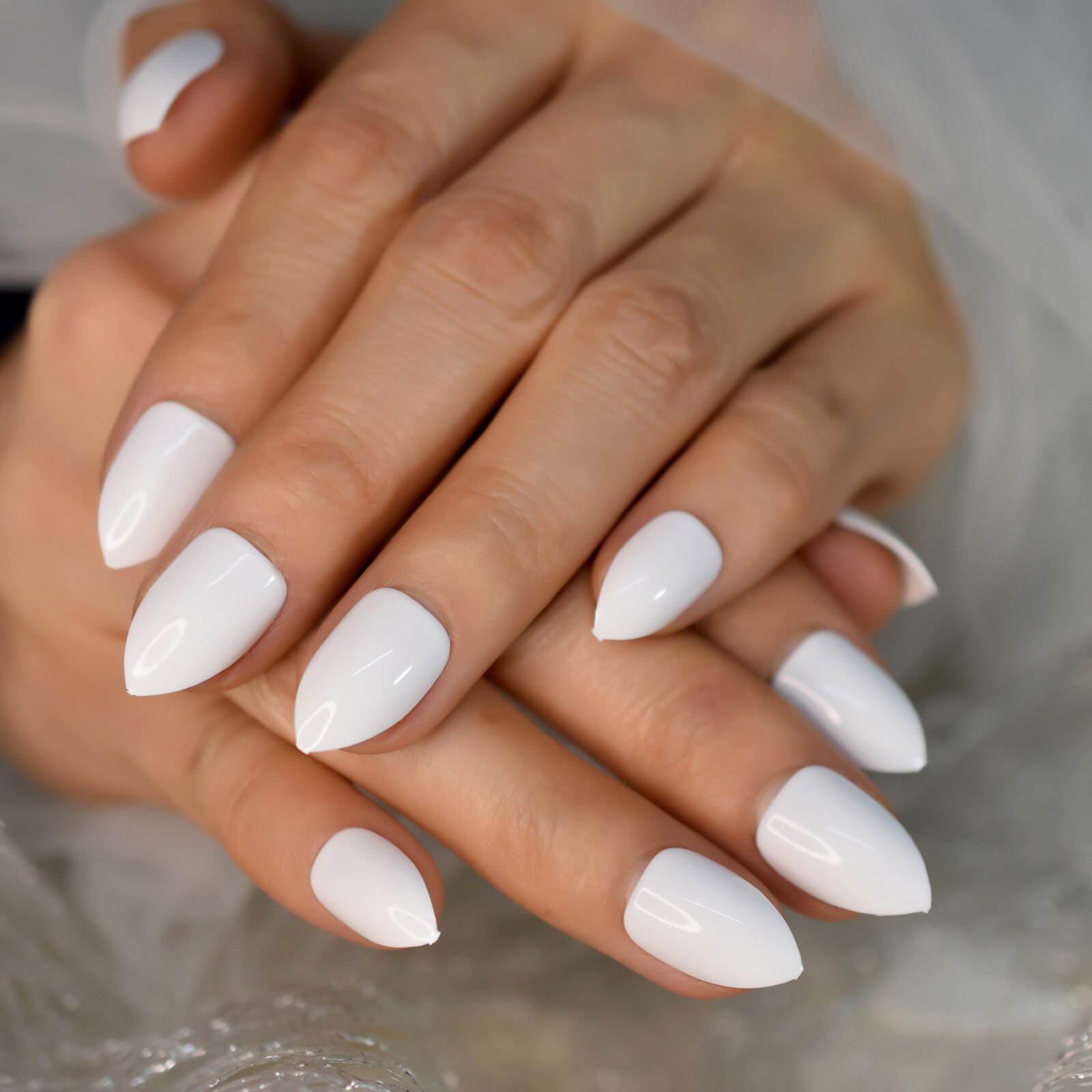 White Color Choose Able Sharp Stiletto Acrylic Fingernails Art Full Cover Nails With Tabs Short Version