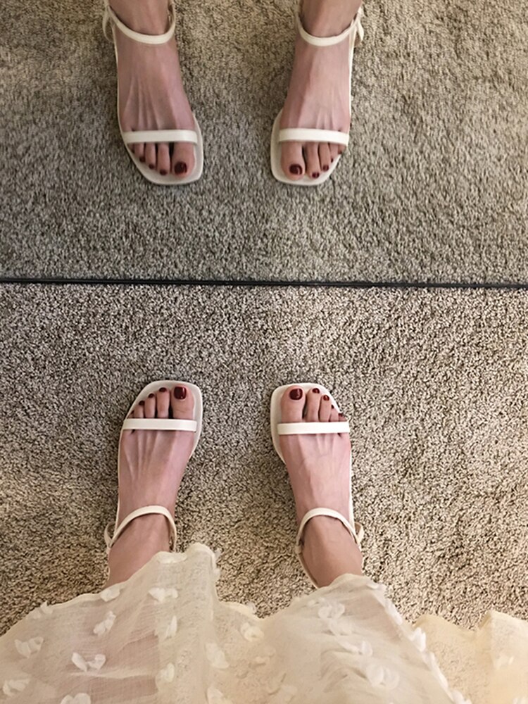 Damesschoenen Sandalen Mode Dunne Riem Dikke Hak Eenvoudige Wind Hak Schoenen