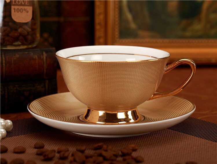 Guld lyx keramik kopp och tefat kungligt porslin enkla te uppsättningar moderna kaffekoppar tazas para café kök drinkware: Stil 1