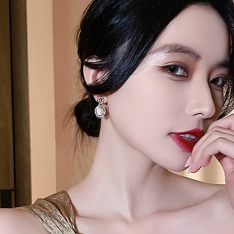 Korea hvid måneskin cat& #39 ;s eye sten øreringe til kvinder små friske geometriske eardrop dame temperament smykker
