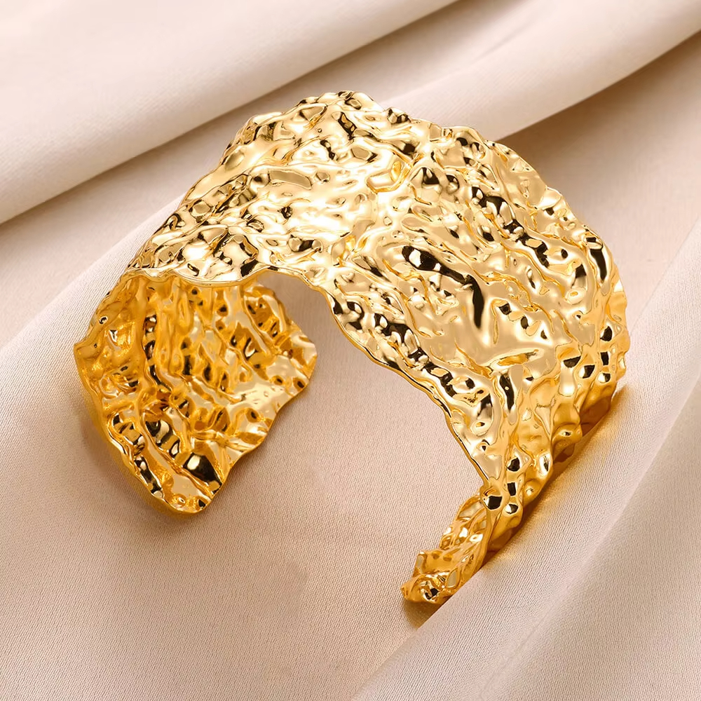 Pulseira larga irregular dobrável vintage para mulheres homens cor dourada 316l aço inoxidável pulseira geométrica moda joias presente: Cor dourada amarelo claro