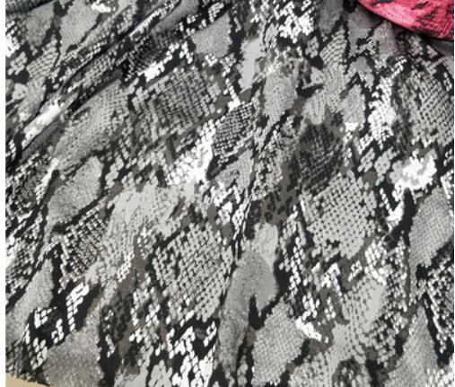 Slangeprint imiteret stof tørklæde pyjama firkantet skjortekjole satin halsudskæring stof: 2