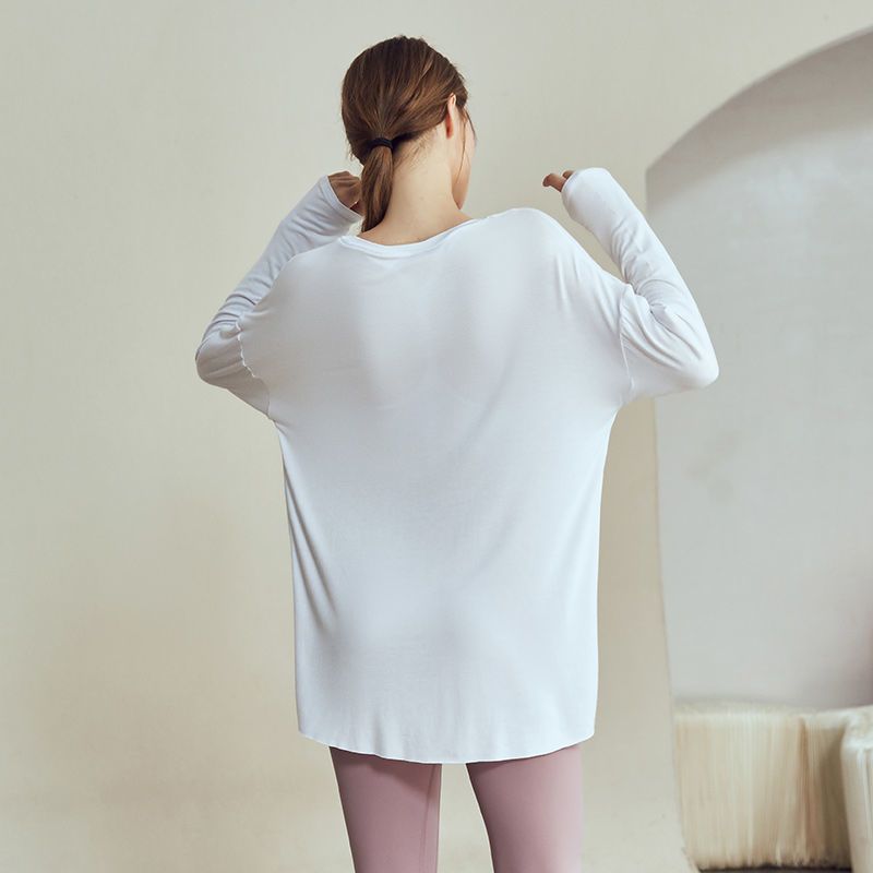 Sportliche damenbluse, locker fallend, figurformend, langärmelig, für sport, freizeit, laufen, pilates, fitness und yoga