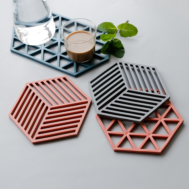 Nordisk stil blått rött rutnät hexagon form silikon koppmatta halksäker isoleringsplatta heminredning köksredskap för kruka tallrik kopp skål