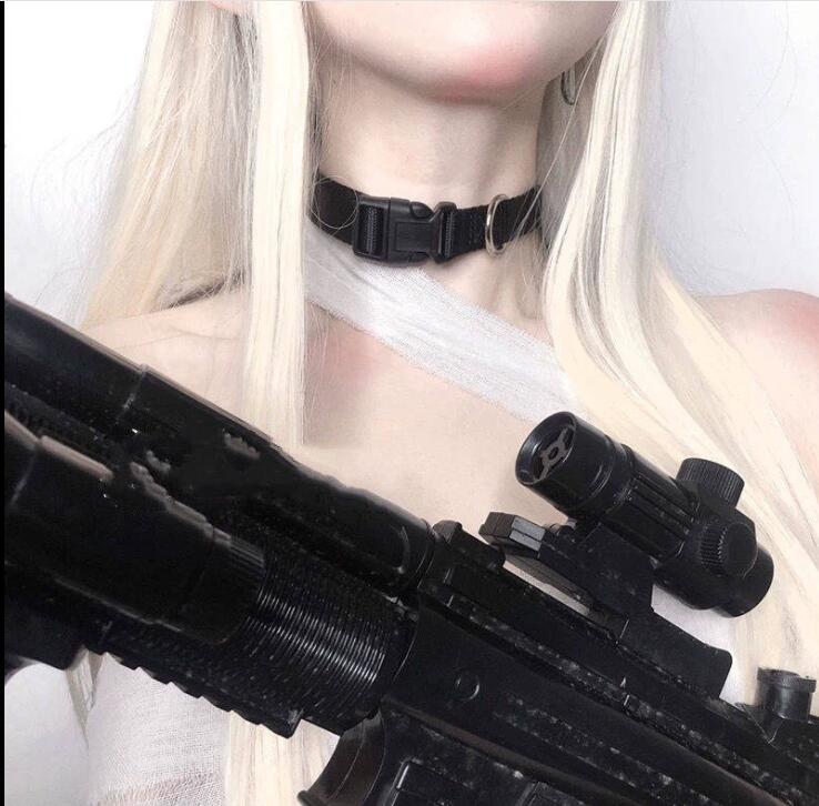 Chocker colar feminino com botões, colar tipo chocker gótico ajustável com corrente curta, joia de metal para mulheres