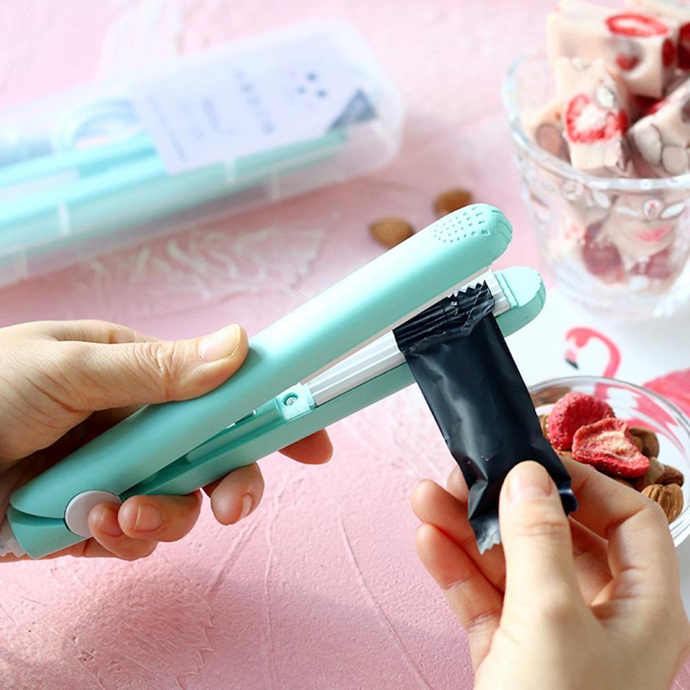 small cute household food vacuum sealing machine bag clip handheld portable electric heat sealing machine seal packag