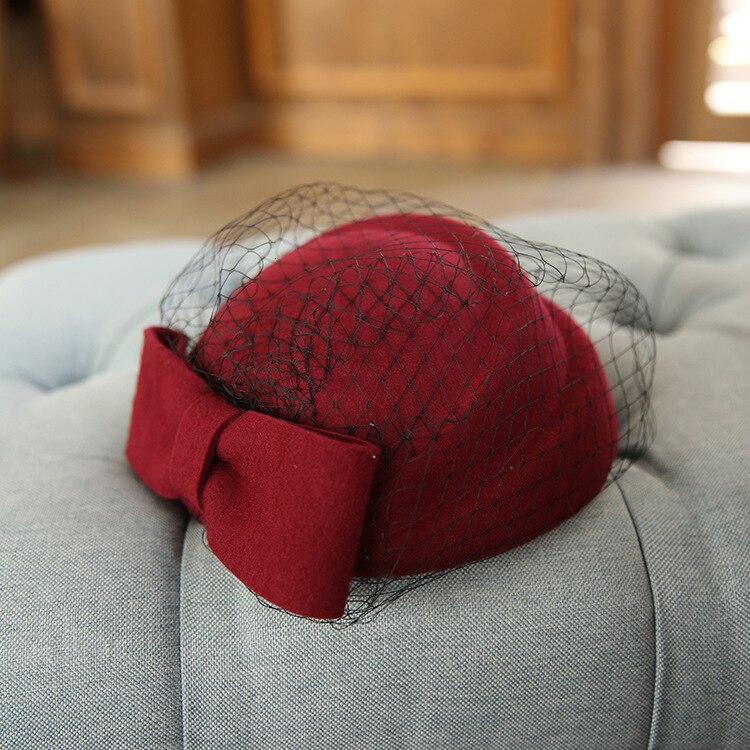 Fascinators hatte ren australsk uld engelsk shell hat med mesh rød sort efterår/vinter hat til kvinder kirketøj: Rødvin