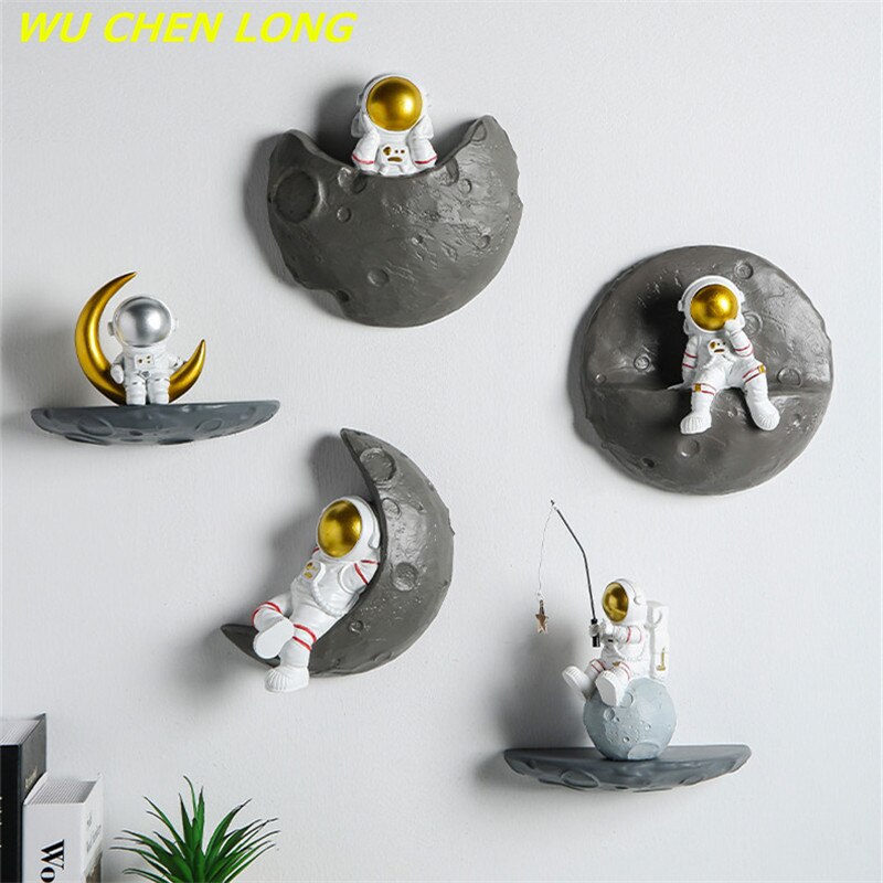 WU CHEN LONG Astronaut Art Sculpture Spaceman Wall Hanging Statue Resin Craft Home Decor Children Room Interior Showpiece R5700