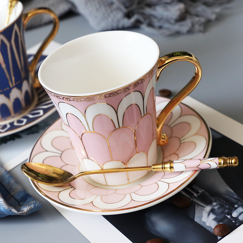 Porcelana Espana taza De café y platillo De lujo real De China De hueso Tazas De Ceramica Creativas porcelana Espresso taza De lujo: B pink
